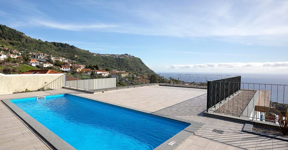 Balcony/Terrace, Pool view, Swimming pool, sunbed