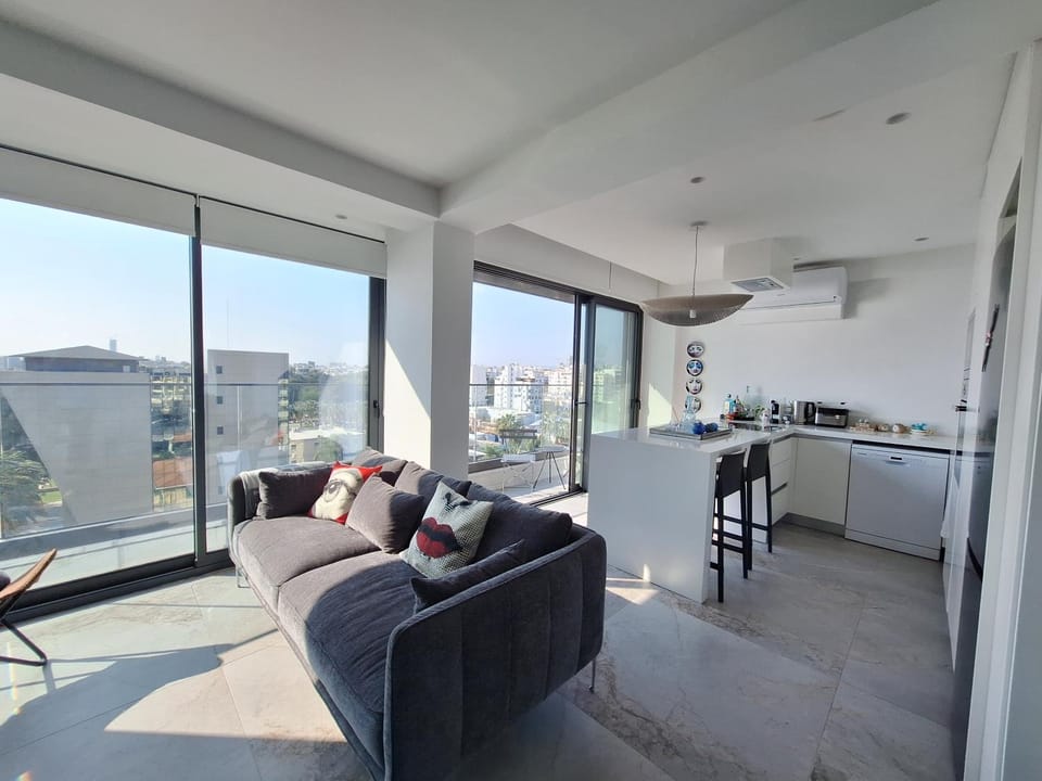 Luxury Beachfront Apartment Apartment in Limassol City