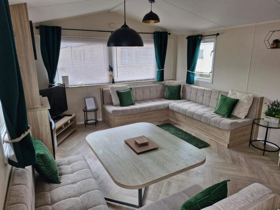 Ellies caravan hire House in Towyn