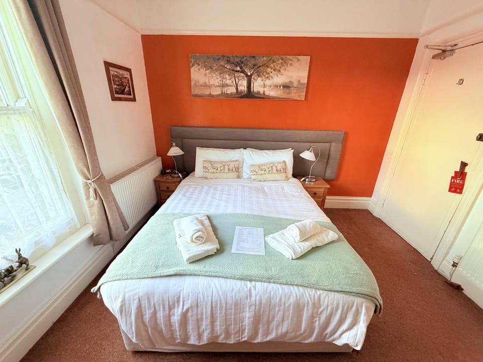 Bed, towels