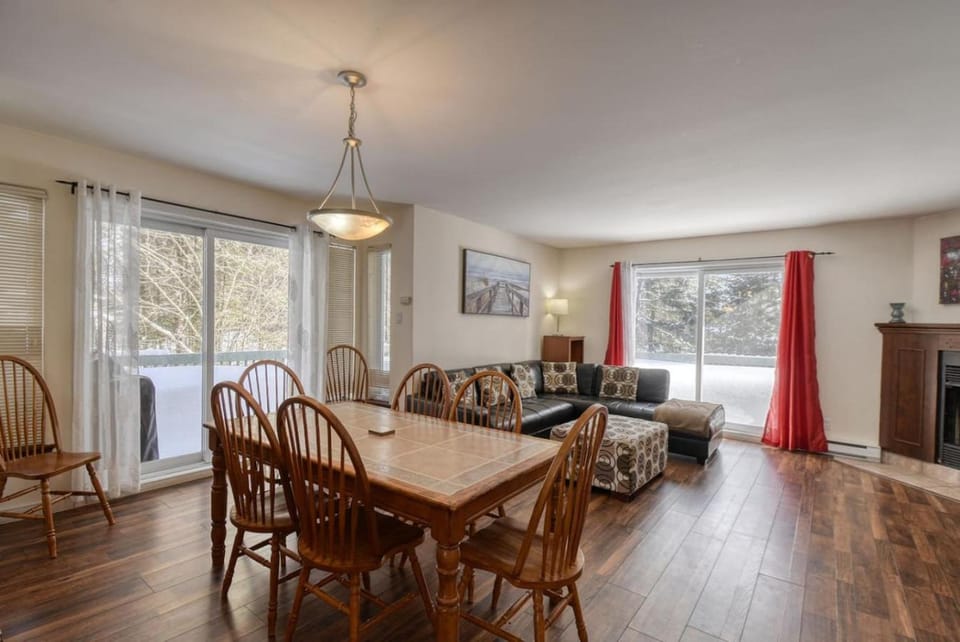 La Bête Tremblant Classic Charming Chalet Apartment in Mont-Tremblant