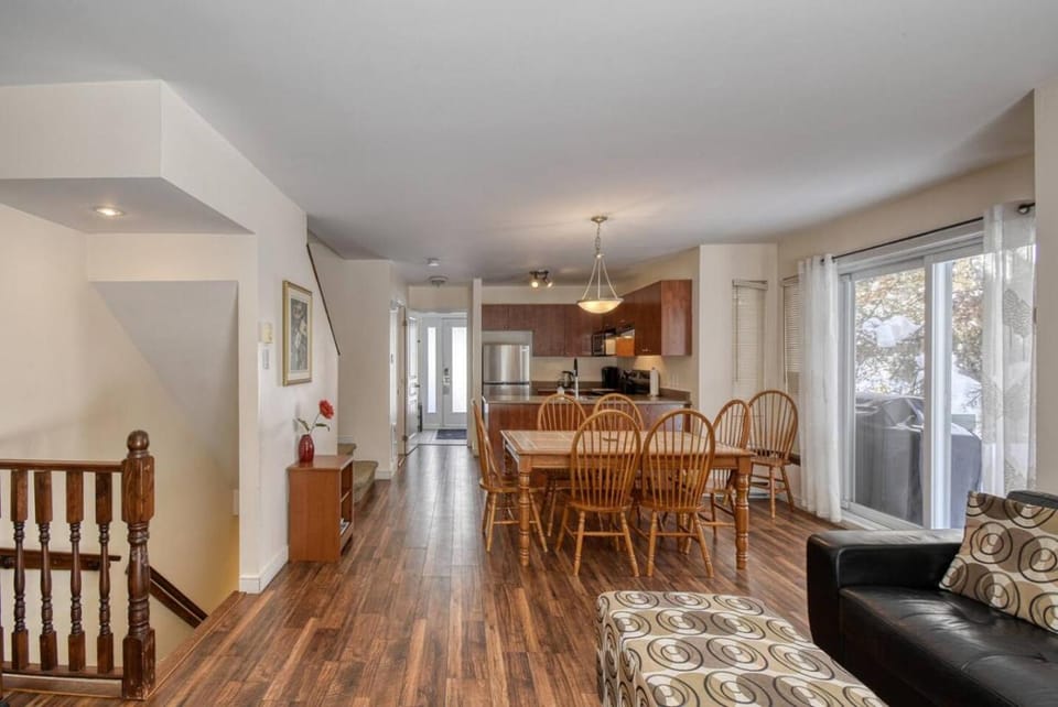 La Bête Tremblant Classic Charming Chalet Apartment in Mont-Tremblant