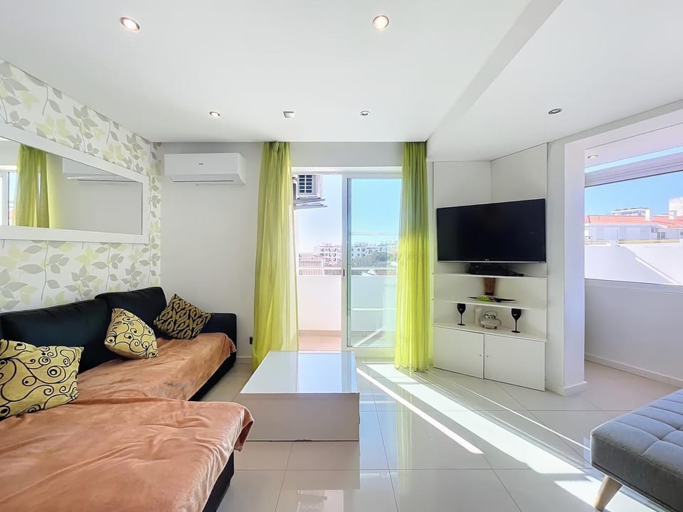 Paradise Near Old Town Apartment in Guia
