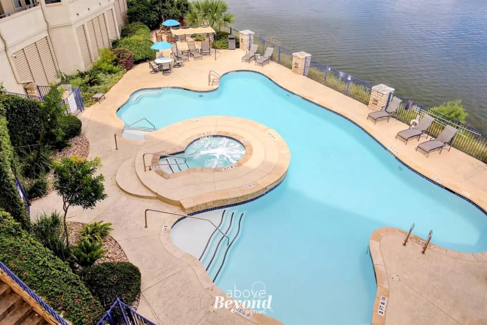 Pets Stay Free, Breezy, Stylish Island Elegance Apartment in Lago Vista