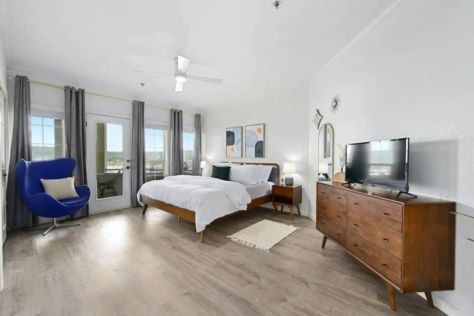 Pets Stay Free, Breezy, Stylish Island Elegance Apartment in Lago Vista