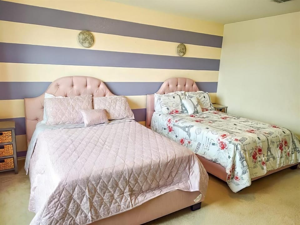 Hill Country Beauty in Red Beautiful Large Home! Very Spacious! Country House in Leander