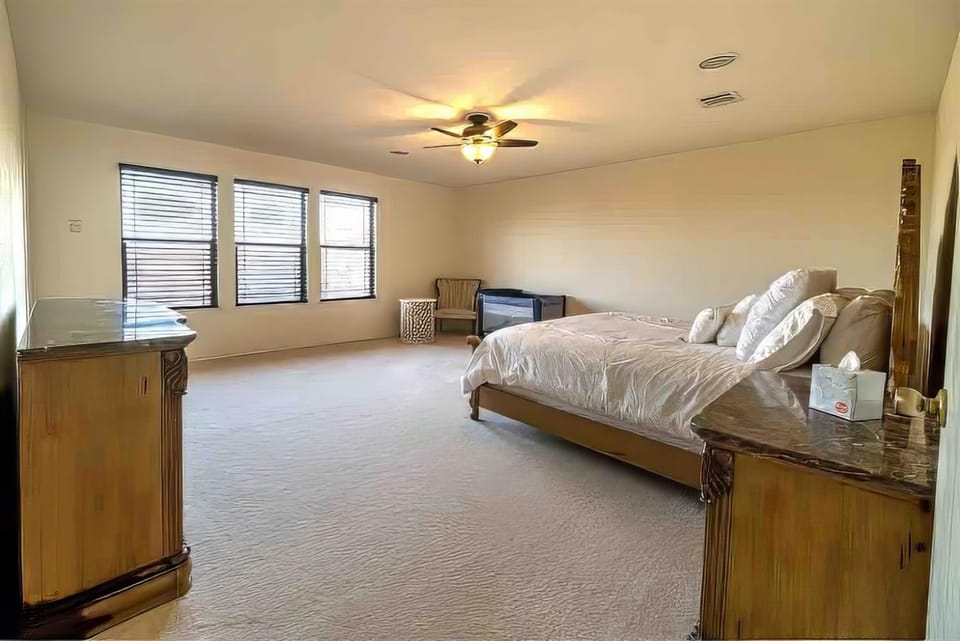Hill Country Beauty in Red Beautiful Large Home! Very Spacious! Country House in Leander