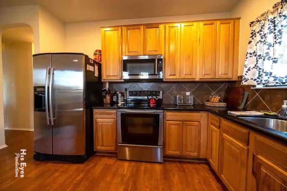 Hill Country Beauty in Red House in Leander