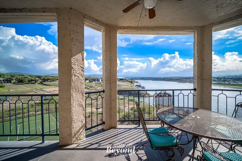 Day, Natural landscape, View (from property/room), Balcony/Terrace, Dining area, Lake view