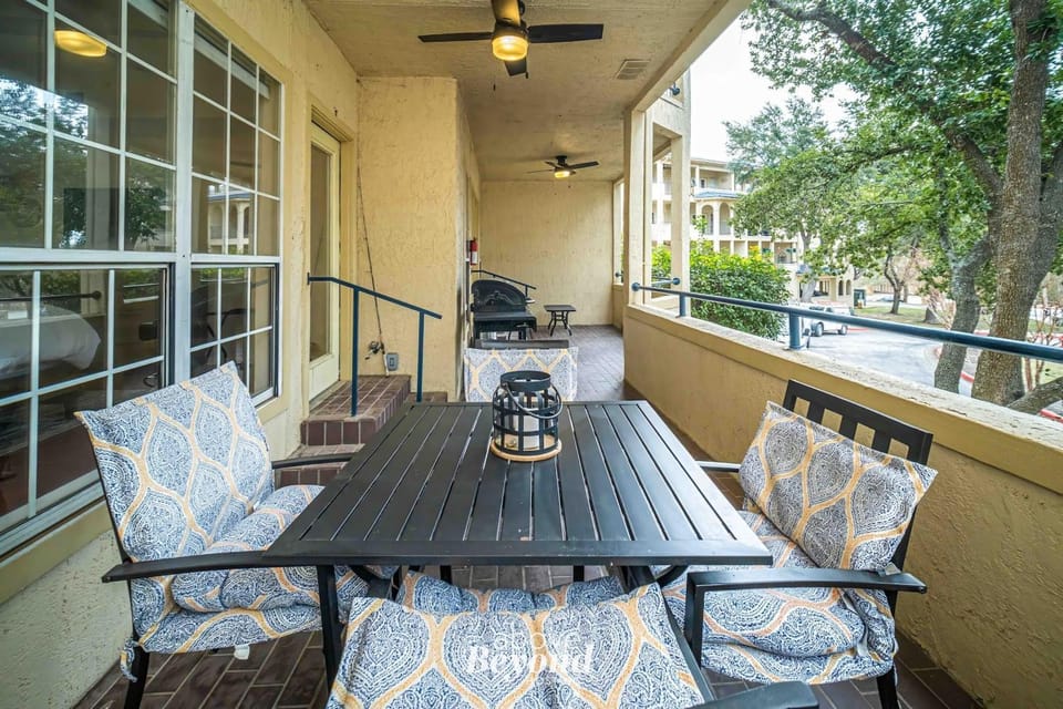 Meet Me at the Lake - Gated Staycation Hideaway Apartment in Lago Vista