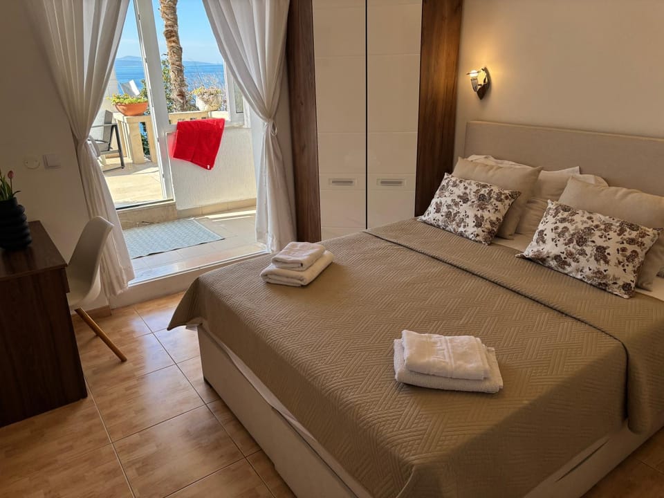 Apartment Toma with sea view and terrace in Brela Apartment in Brela