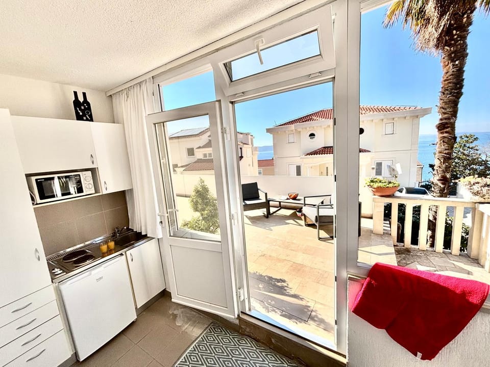 Apartment Toma with sea view and terrace in Brela Apartment in Brela