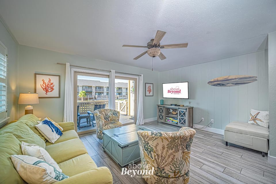 TV and multimedia, Living room, Seating area, Evening entertainment