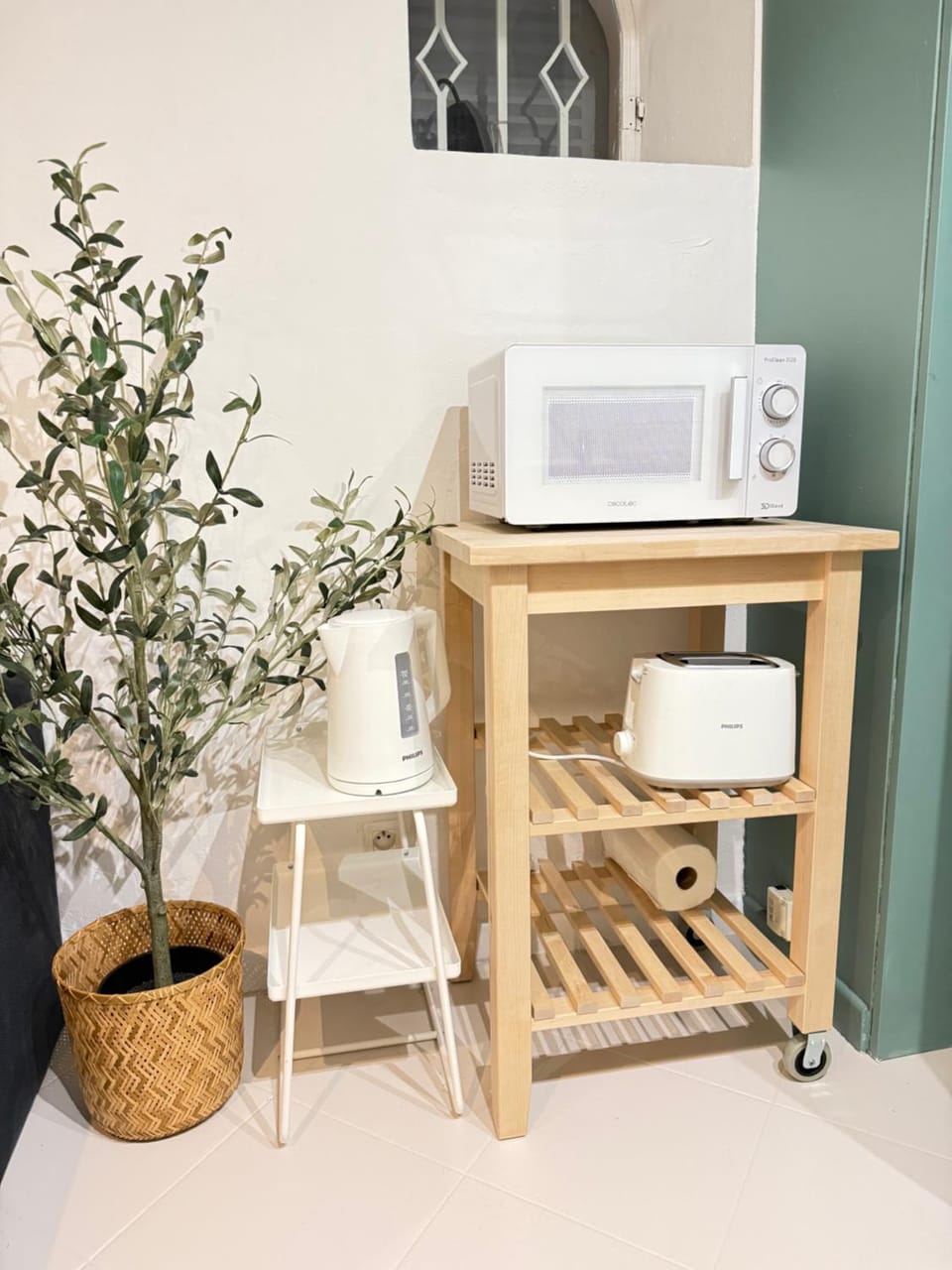 Coffee/tea facilities, toaster