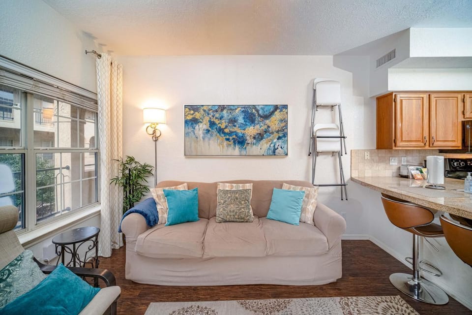 Cozy Enclave Bursting with Amenities Apartment in Lago Vista