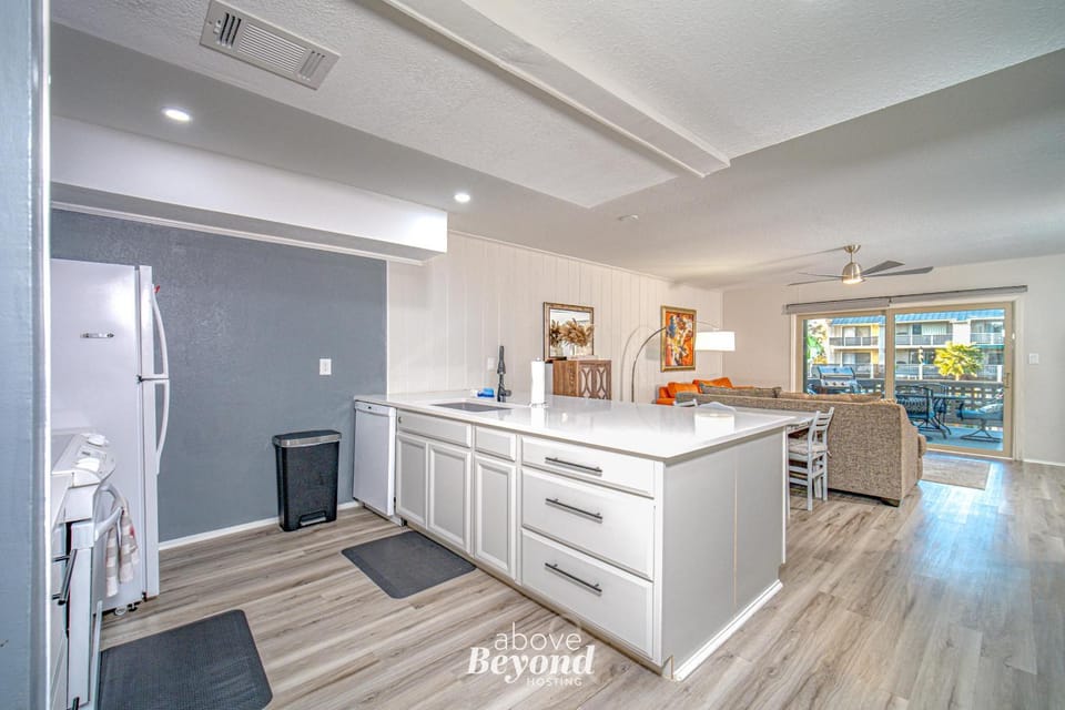The Salty Seahorse Pet-Friendly Canal Retreat w Grill & Deck Apartment in Rockport