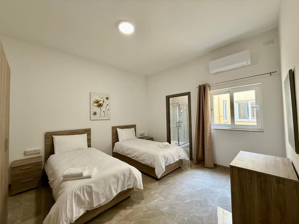 New Apartment! Walking distance to the three cities by SF Homes Apartment in Malta