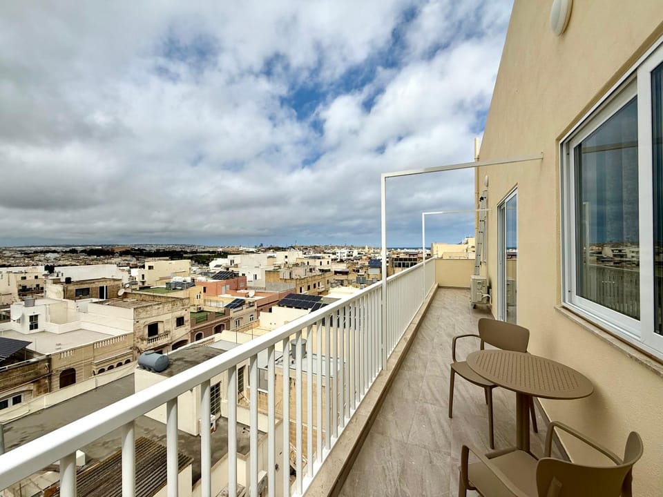 New Apartment! Walking distance to the three cities by SF Homes Apartment in Malta