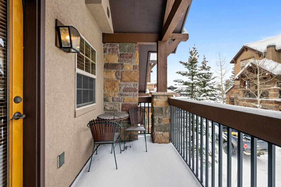 107 Red Quill House in Fraser