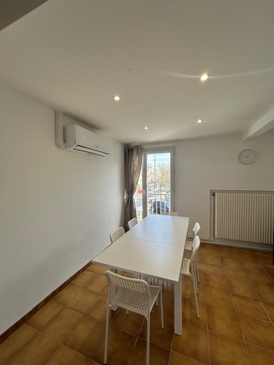 Living room, Seating area, Dining area, internet, air conditioner