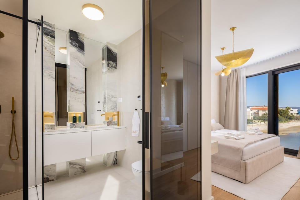 Bathroom, Bedroom, On site, Sea view