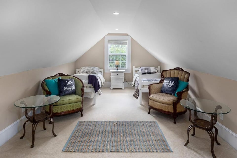 Grey River Gatherings and perfect for large groups House in Woodfin