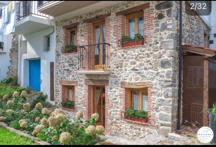 Property building, Day, Garden, Garden view