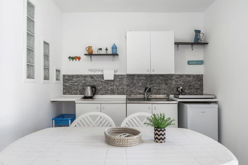 Kitchen or kitchenette, Living room