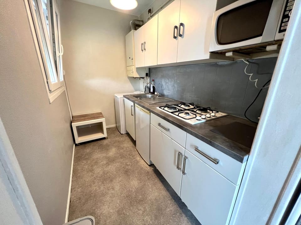 Kitchen or kitchenette