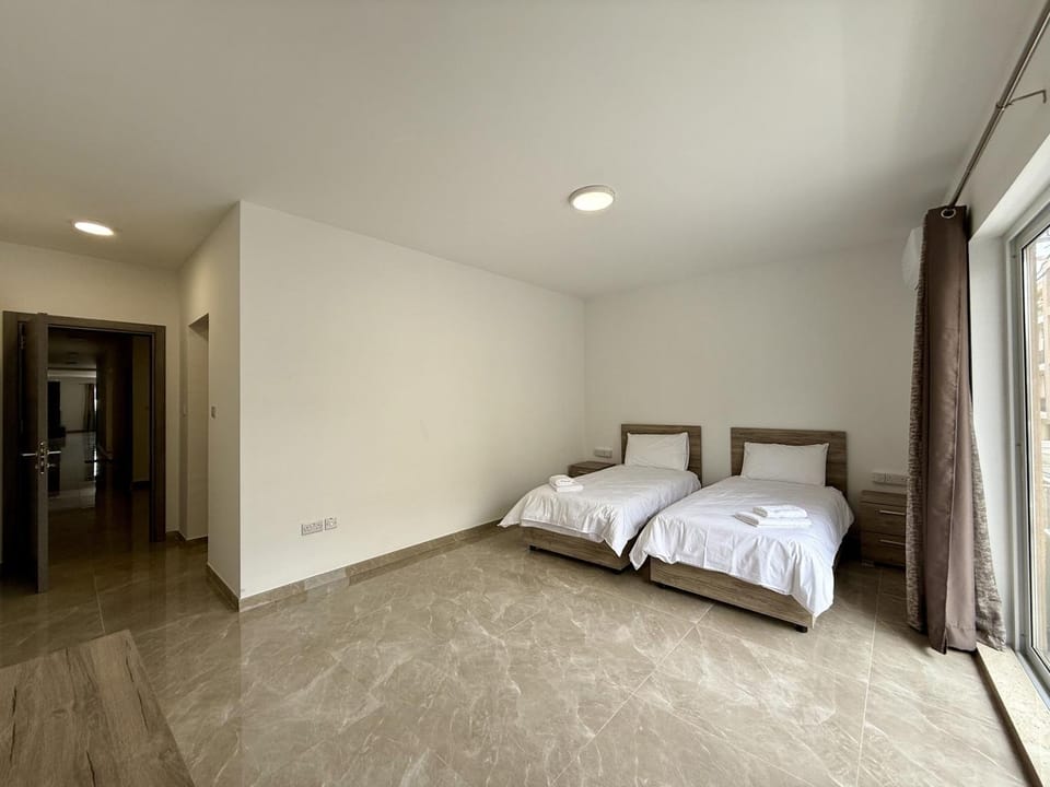 New Apartment! Walking distance to the three cities by SF Homes Apartment in Malta