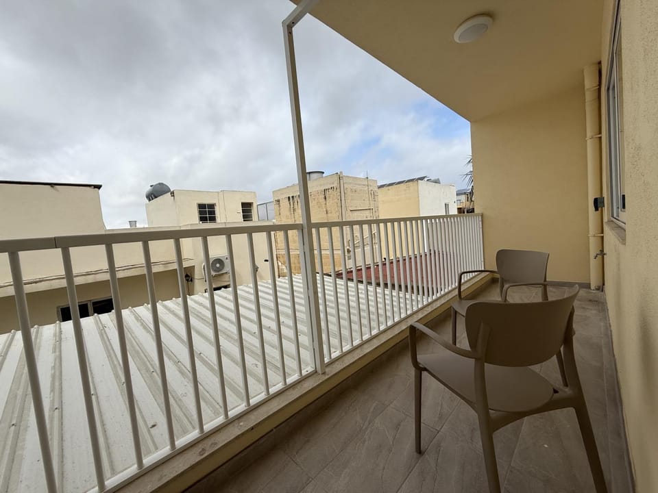 New Apartment! Walking distance to the three cities by SF Homes Apartment in Malta