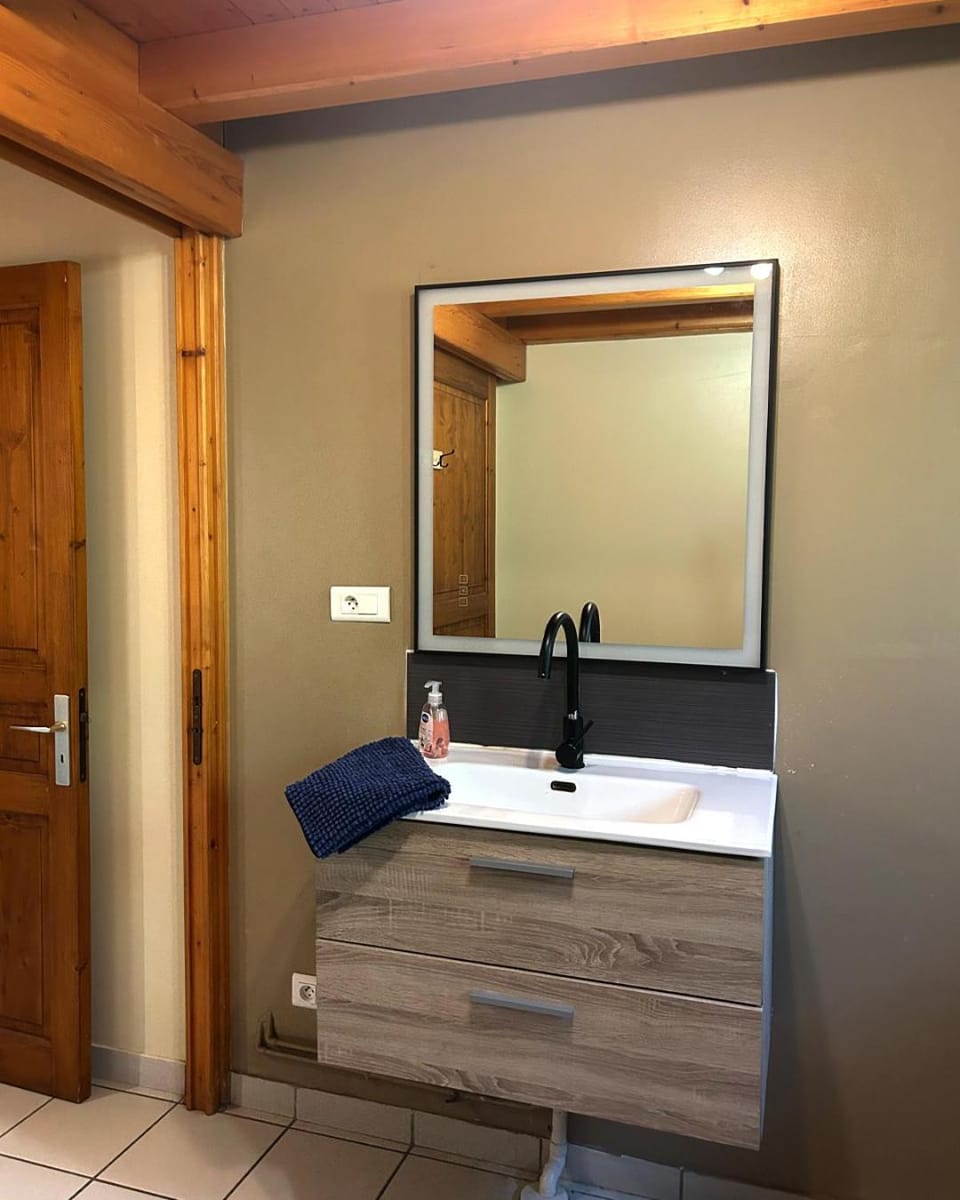 Toilet, Bathroom, towels
