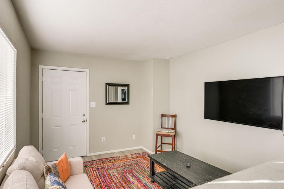 2 Mi to Dtwn & Chase Field: Condo w/ City View! House in Phoenix