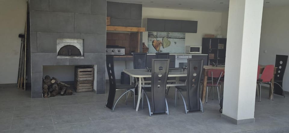 Balcony/Terrace, Kitchen or kitchenette, Dining area