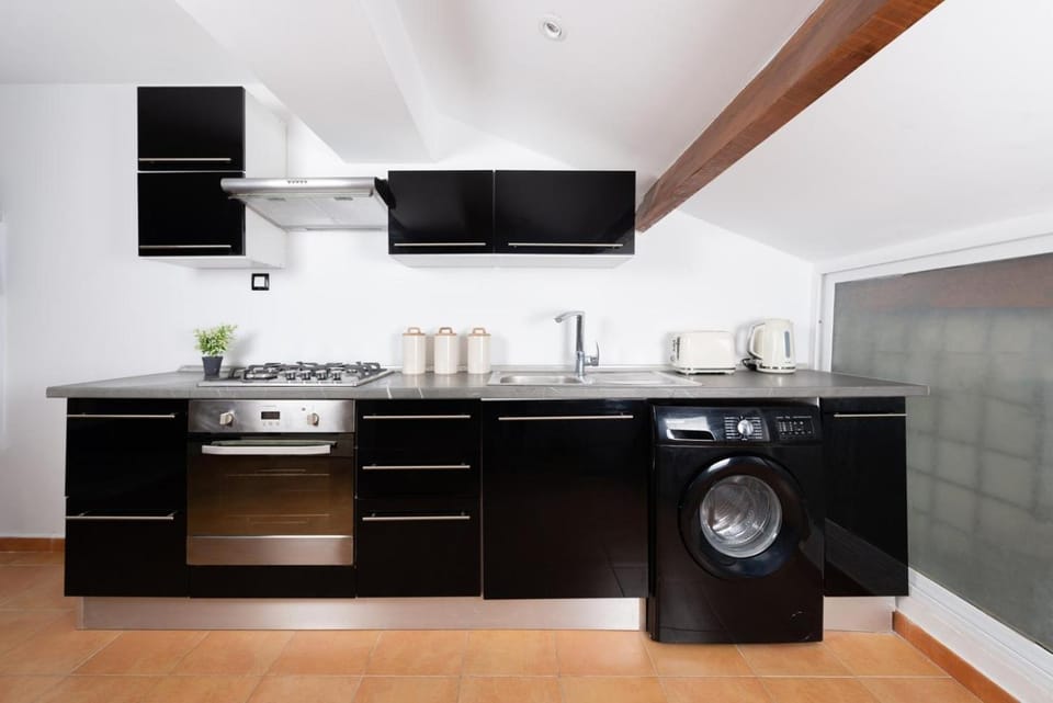 Kitchen or kitchenette, washing machine