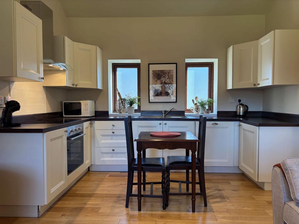 Kitchen or kitchenette, Dining area, dishwasher, microwave, stove