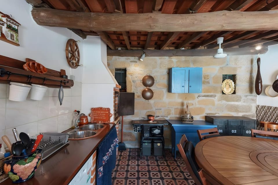 Property building, Kitchen or kitchenette, Living room