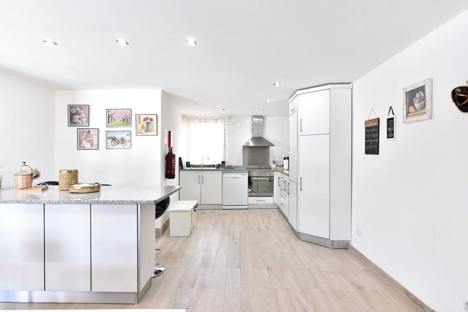 Kitchen or kitchenette, Living room