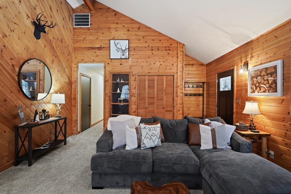 Basecamp House in Oregon
