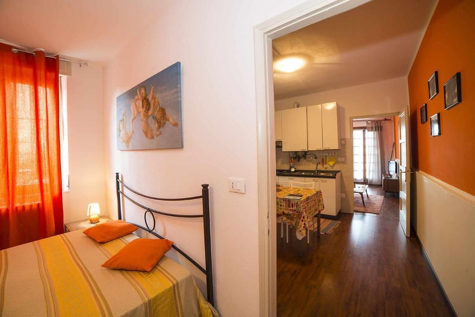 Bed, Kitchen or kitchenette, Photo of the whole room, Dining area, Bedroom