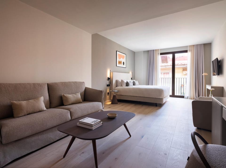 Seating area, Bedroom