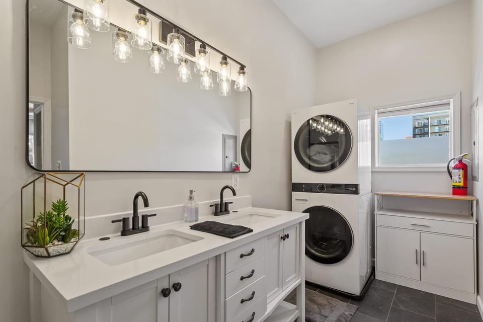 Warehouse District Modern Condo with Private Garage House in Raleigh
