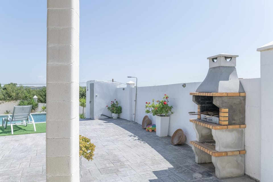 Property building, Balcony/Terrace, Living room