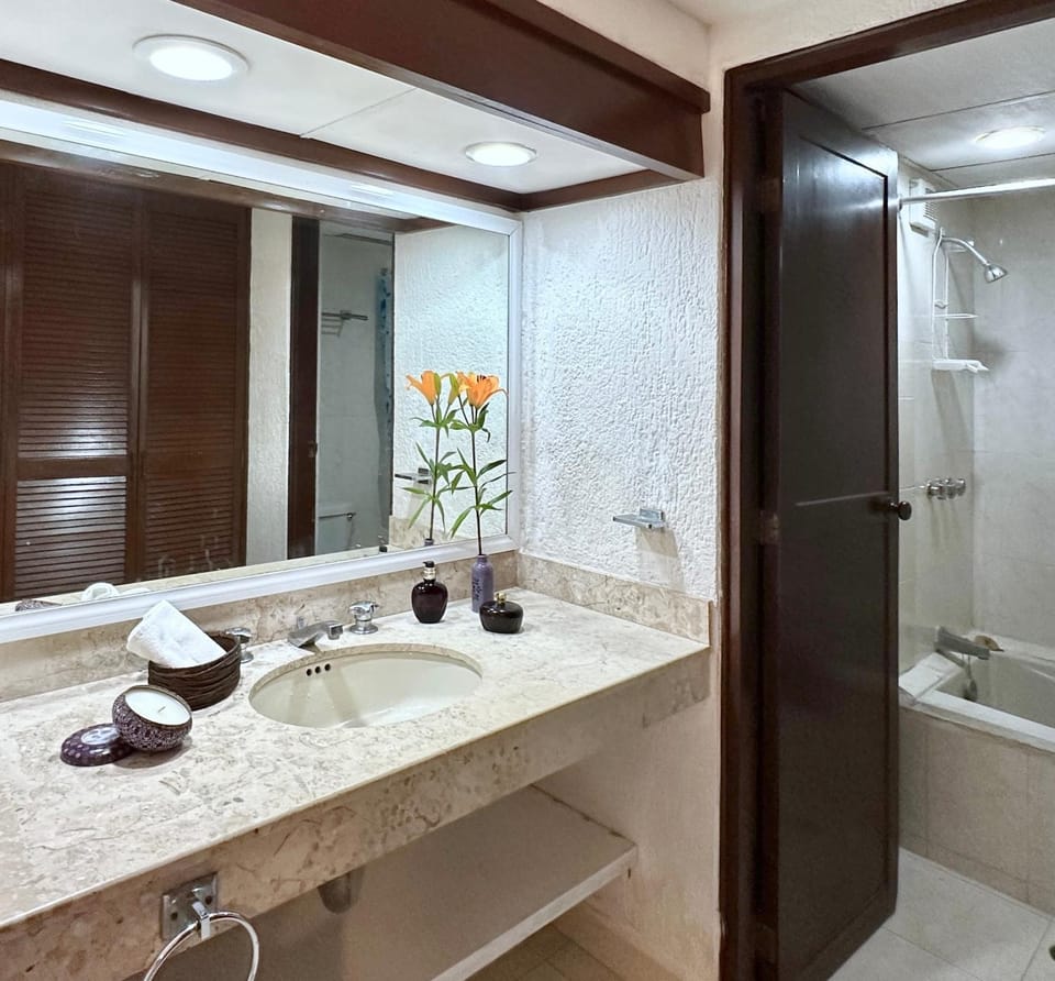 Condominiums By The Sea Apartment in Cancun