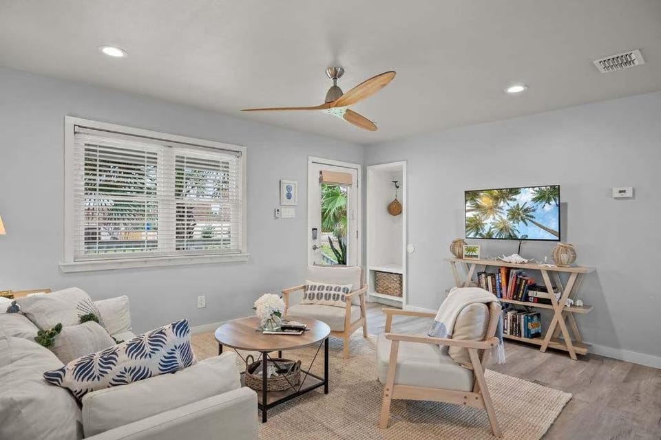 The Sandpiper Private Deck Bay Boat Parking House in Port Aransas