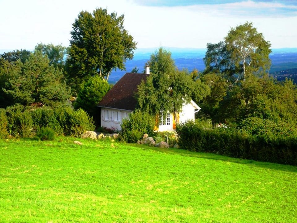 Maison au calme avec terrain clos vue sur la rivière et la campagne House in Auvergne-Rhône-Alpes