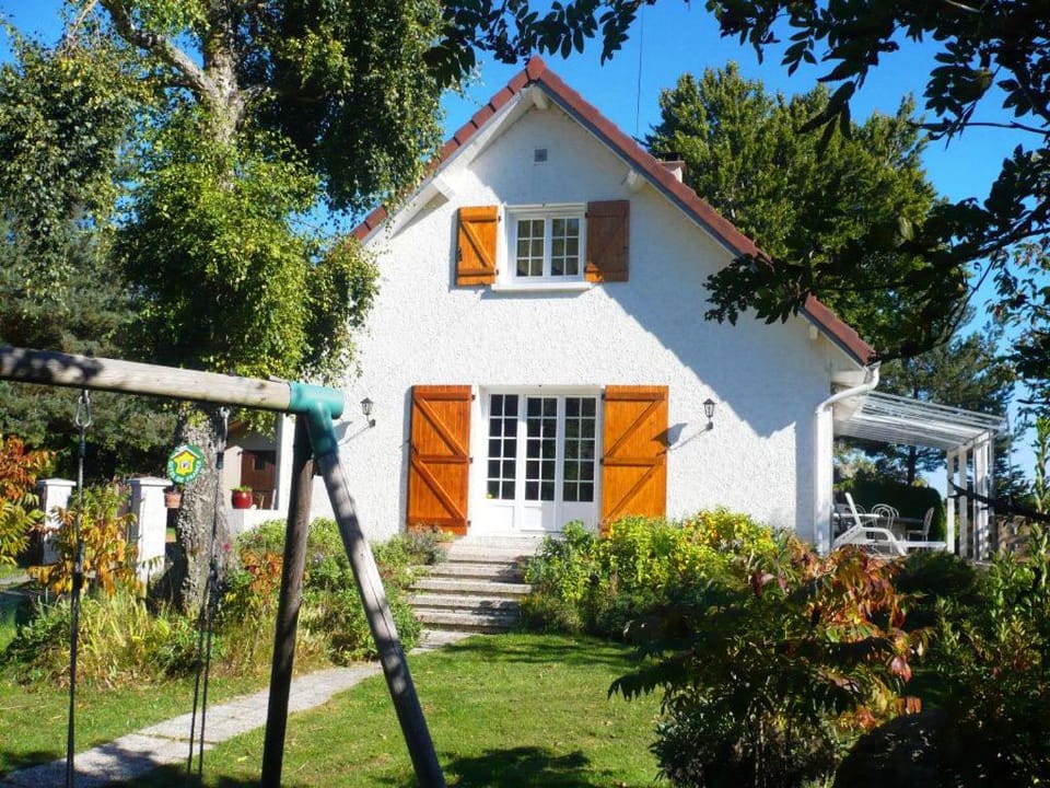 Maison au calme avec terrain clos vue sur la rivière et la campagne House in Auvergne-Rhône-Alpes