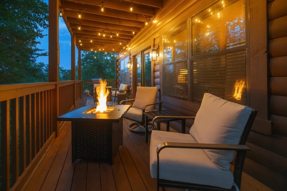 08 Miles to Strip, Pool, Game Room, Theater House in Pigeon Forge