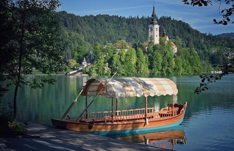 Nearby landmark, Day, Natural landscape, Activities