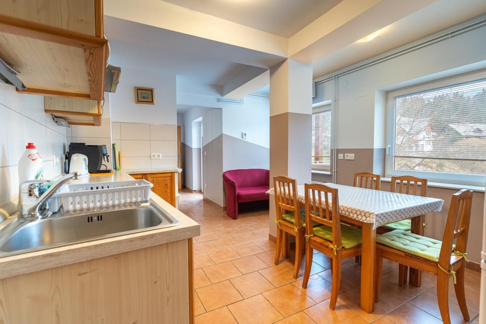 Kitchen or kitchenette, Living room, Seating area, Dining area